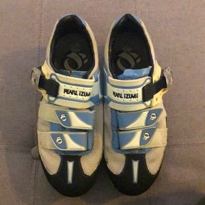 Pearl Izumi cycling shoe with clips